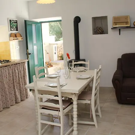 Holiday Rita Molat
